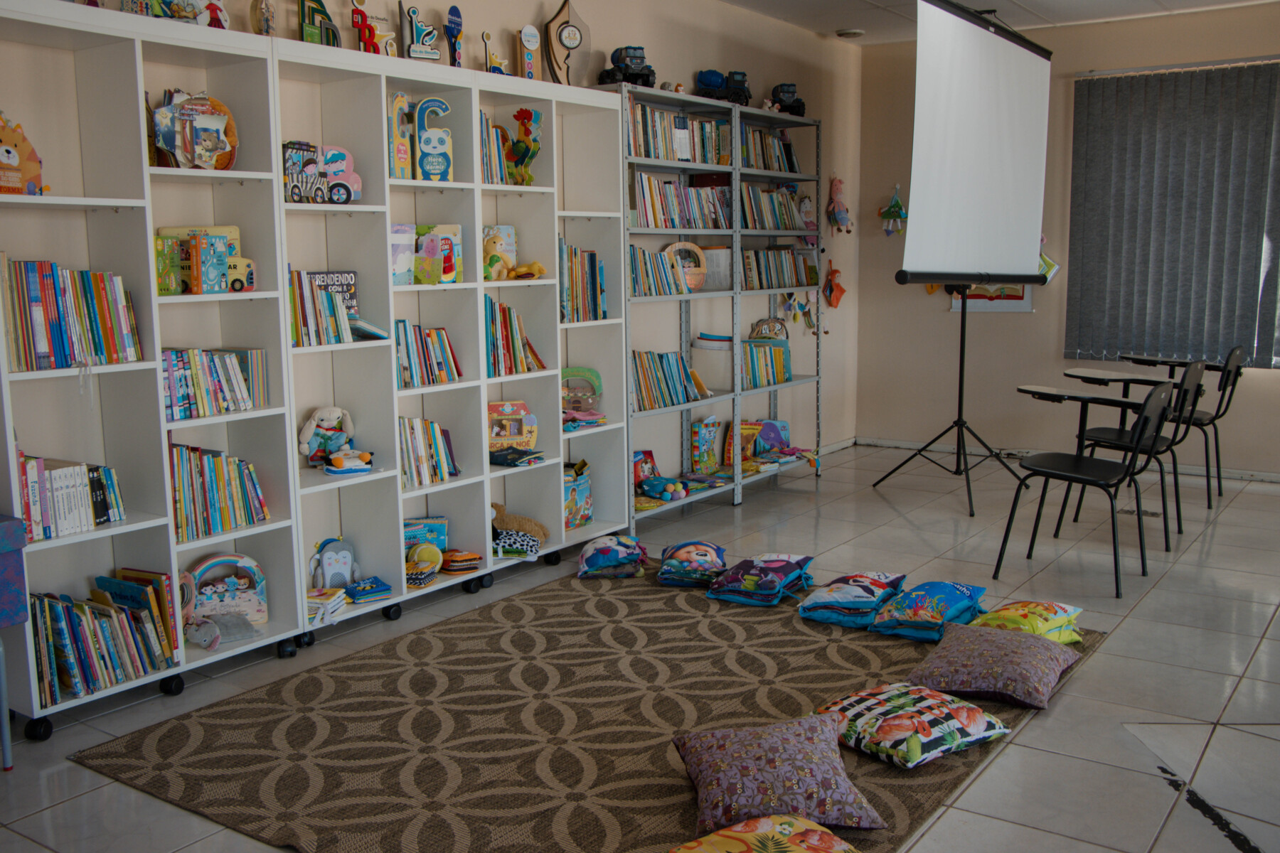 BIBLIOTECA (2).jpg