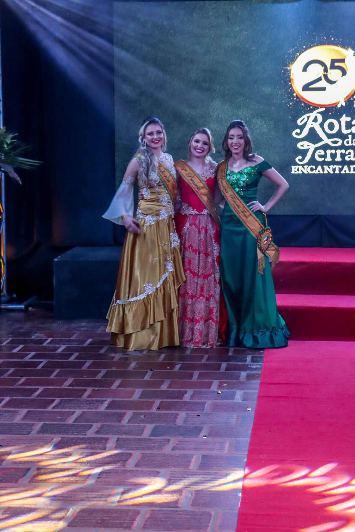 Em uma noite encantadora a Rota das Terras encantadas elege sua nova corte